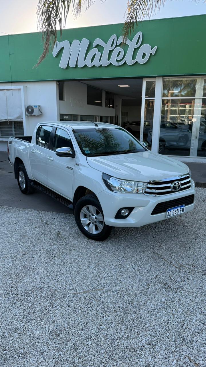 TOYOTA - HILUX SRV  4X4 - aut  75.000 km - 2018
